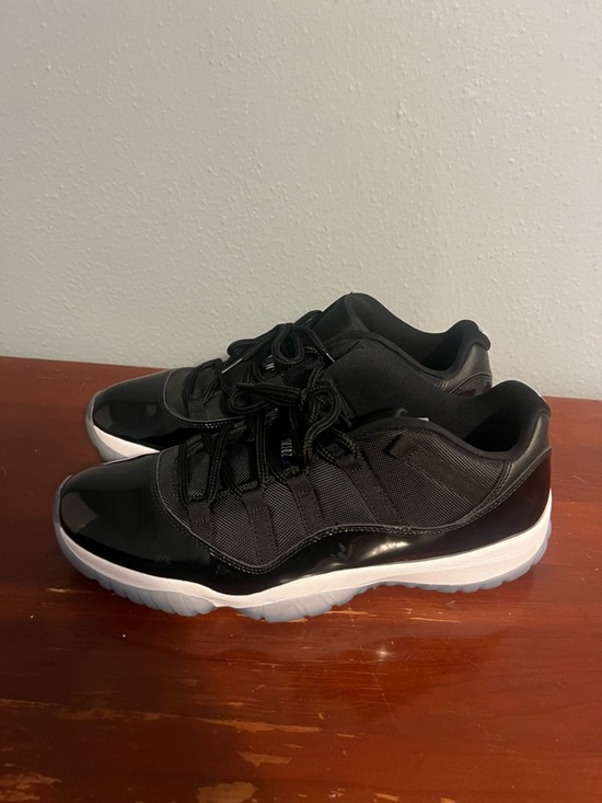 Jordan Men\'s Black and White Low-Top Retro 11 space jam main image 10